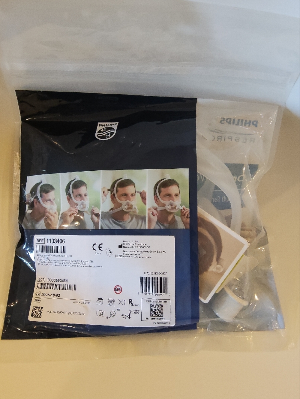 Philips DreamWear Full Face Mask White and Blue Packaging - Picture 2 of 3